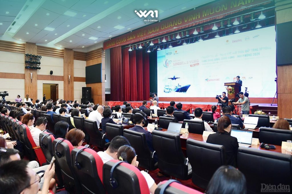 the 5th Regional Logistics Forum, themed "Digital Transformation - A New Driving Force for Growth in the Red River Delta Region"