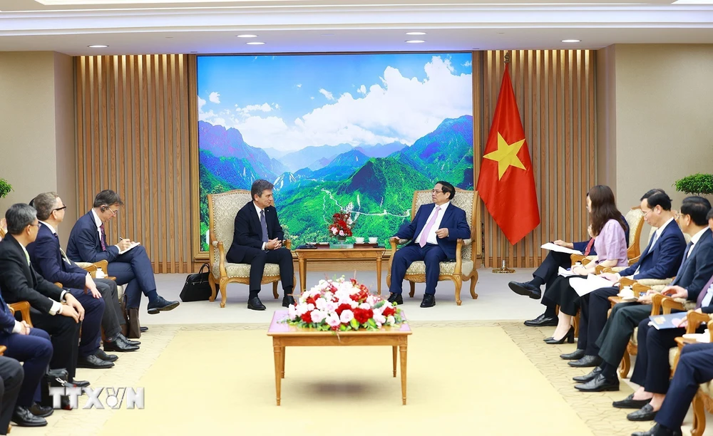 Prime Minister asked FIATA to pay attention to supporting human resource development for the Vietnamese logistics industry and expand training programs to improve logistics capacity for Vietnamese businesses