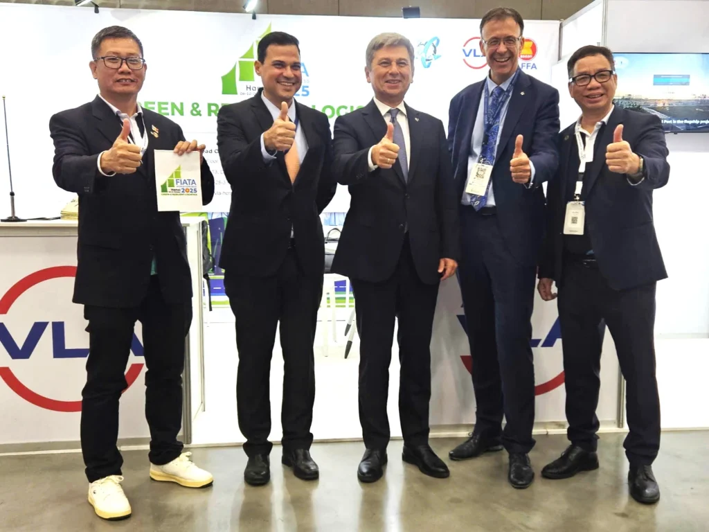 Mr. Nguyen Duy Minh, General Director of WR1 and Vice President of the Vietnam Logistics Business Association (VLA) at the FWC 2024 (The person on the far left)