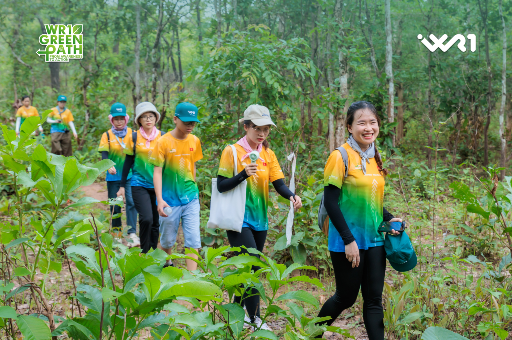 Chuyến Trekking là dịp để các GenG "CHẠM" vào rừng, lắng nghe và cảm nhận âm thanh trong lành từ thiên nhiên