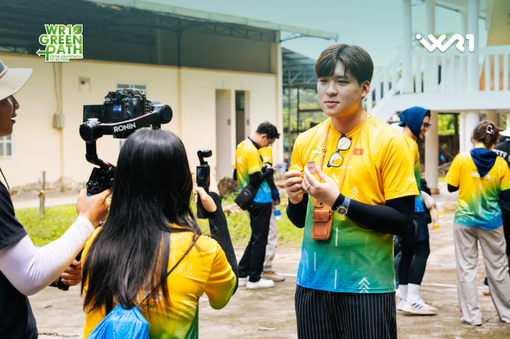 "Mọi nỗ lực đều xứng đáng khi về đích nhận chiếc huy chương trên tay." Hải Anh phòng BD WR1 HP chia sẻ